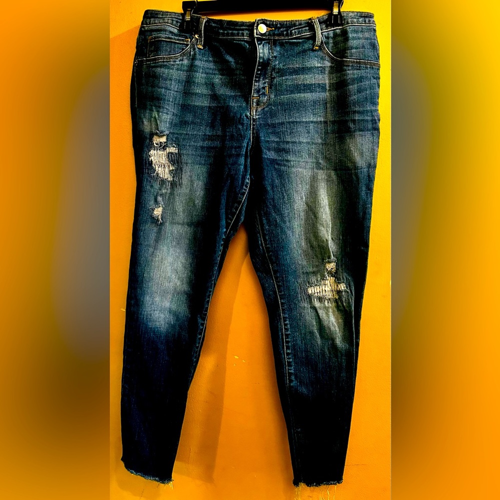 Ava and Viv women’s distressed jeans size 16W